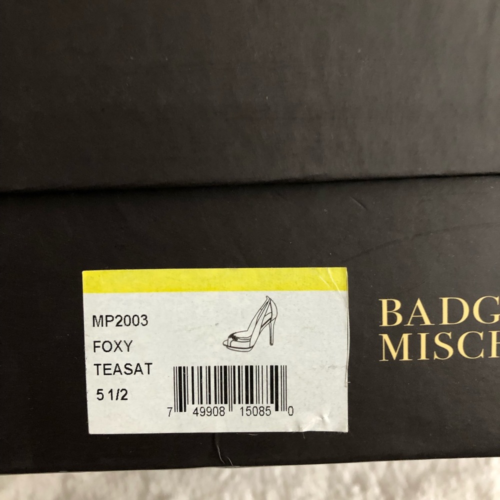 BNIB Badgley Mischka Teal & Crystal Pumps - Picture 6 of 6